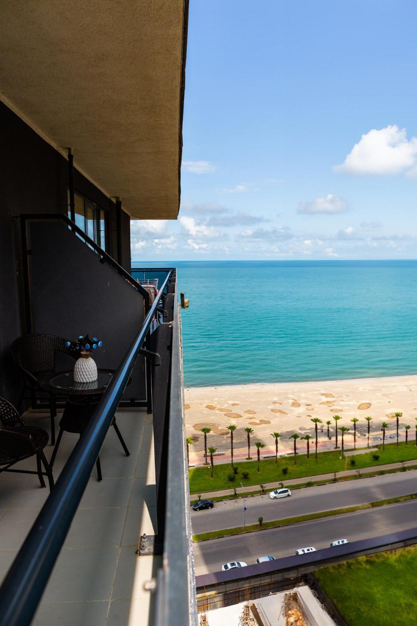 Beach Tower By G-Point Batumi Bagian luar foto