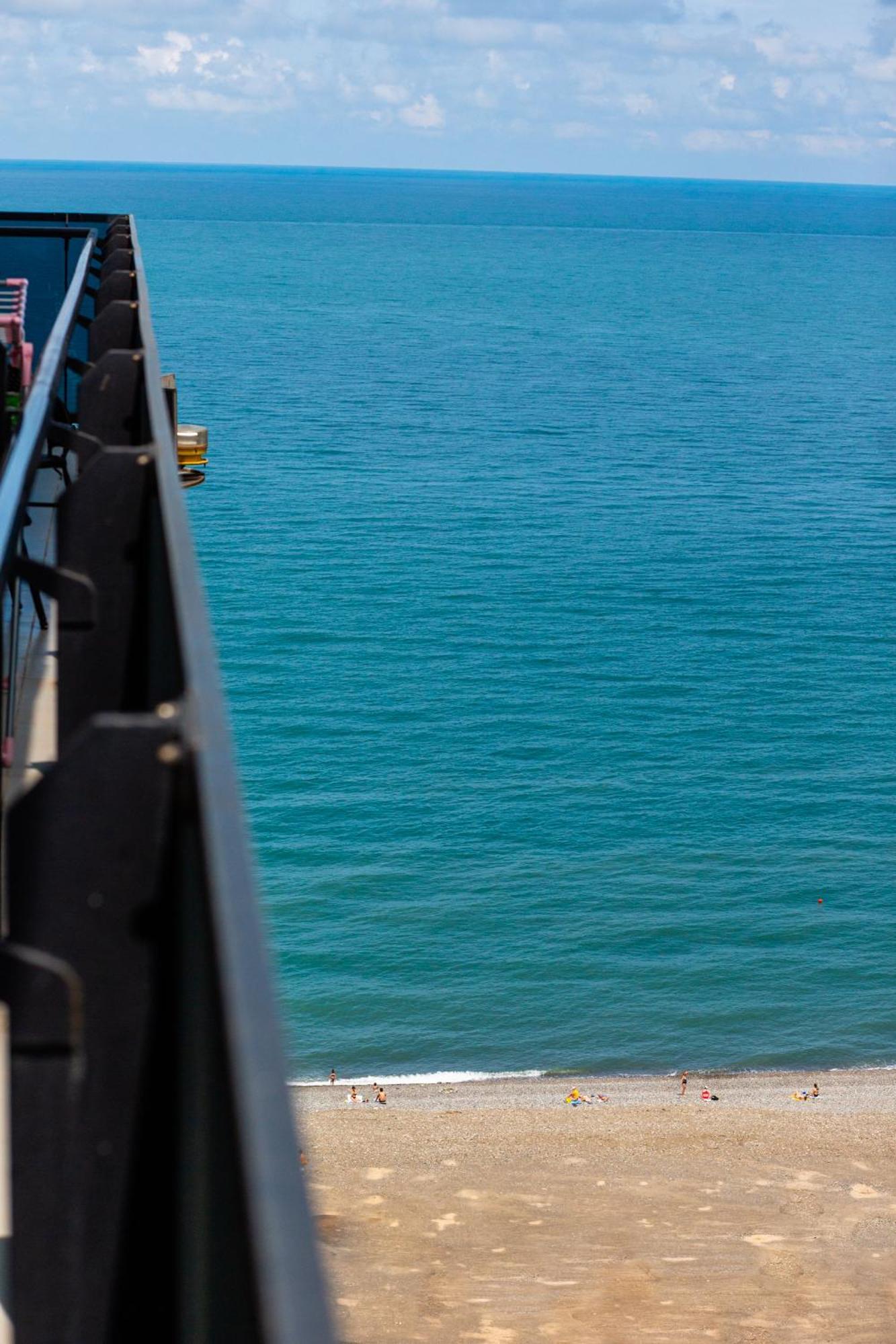 Beach Tower By G-Point Batumi Bagian luar foto